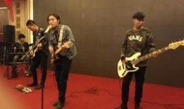 乐队爆料郑钧视频大全下载,带你走进音乐家的真实生活